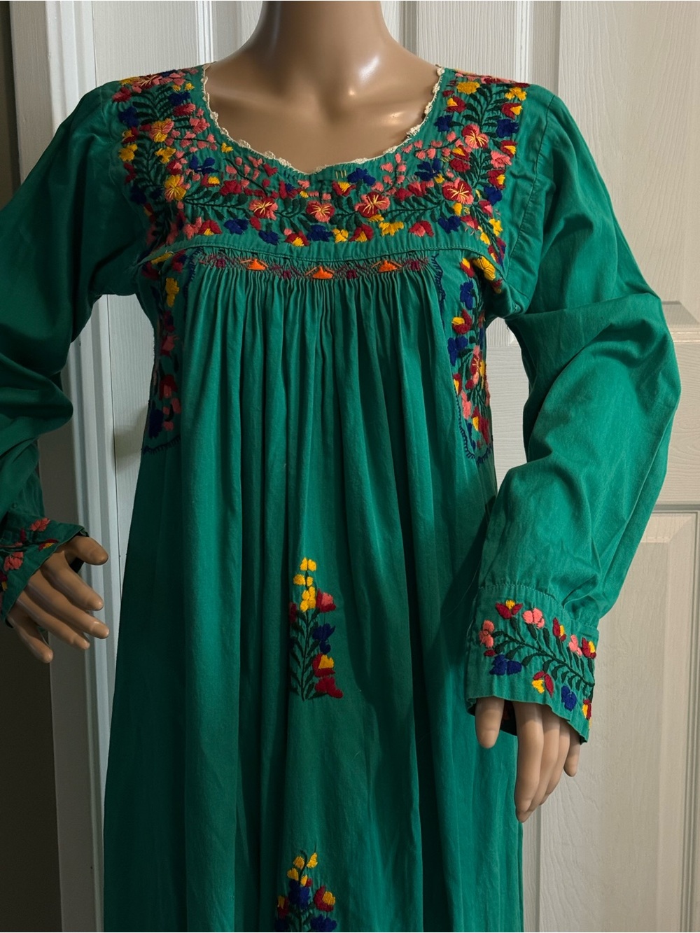 Vintage Mexican Oaxacan Embroidered Green Maxi Dress Long Sleeves Hippie S M - Picture 4 of 14